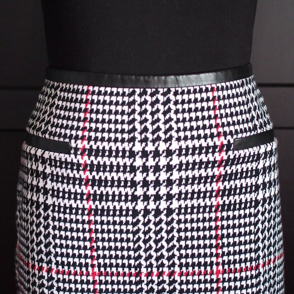 Talbots | Cotton Houndstooth Stripe Skirt w Faux Leather Trim - Picture 3 of 7